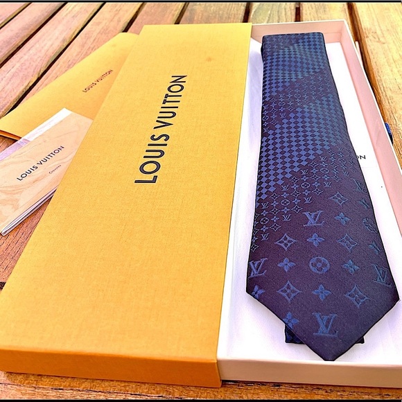 🔥🎁LV HOLIDAY 25’🎁🔥🆕💯LEGENDARY LOUIS VUITTON ICONIC BLUE MONOGRAM MIX TIE🔥 - Picture 9 of 15